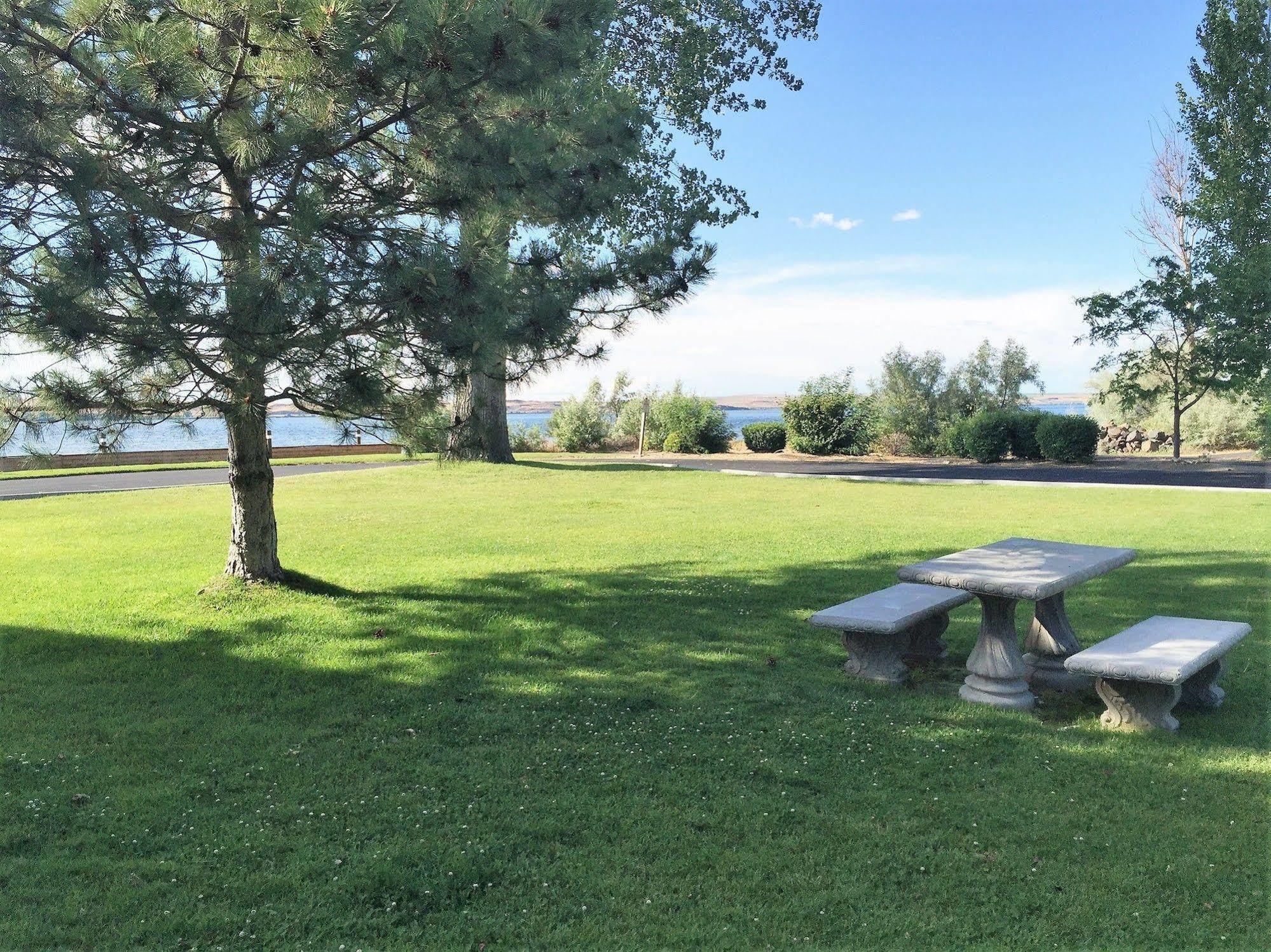 Boardman River Lodge And Cabins מראה חיצוני תמונה